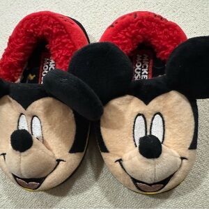 Mickey Mouse Slippers Boys/Girls SZ 5-6 Fuzzy Shoes Non Slip Sole 3D Face Mickey